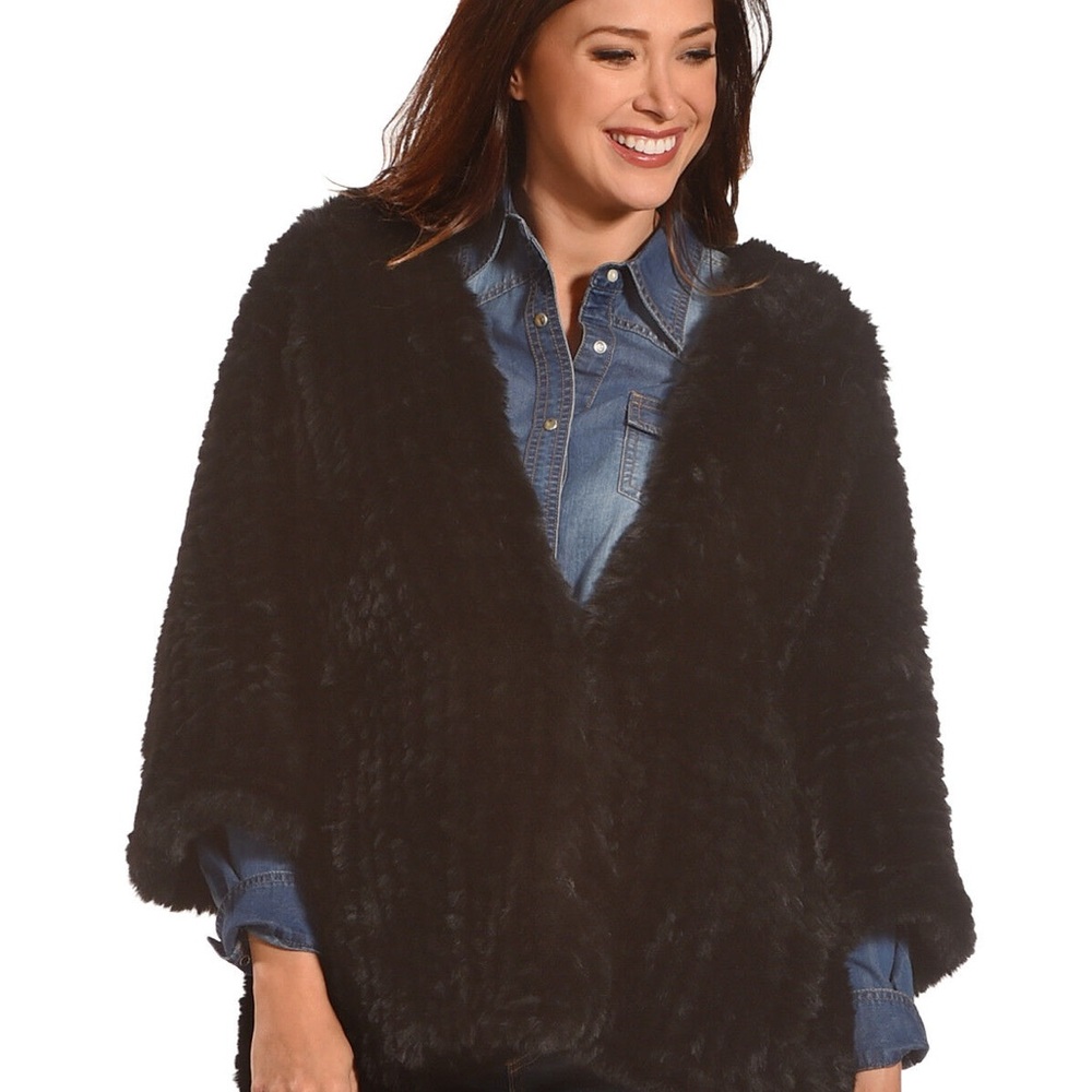 Tractr Black Faux Fur Shrug